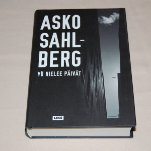 Asko Sahlberg Yö nielee päivät